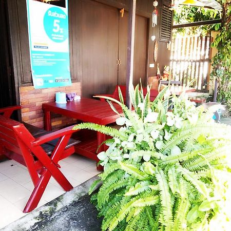 Baan Mai Guesthouse Мае Хонг Сон Екстериор снимка