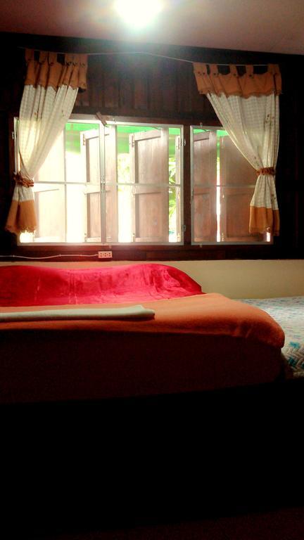 Baan Mai Guesthouse Мае Хонг Сон Екстериор снимка