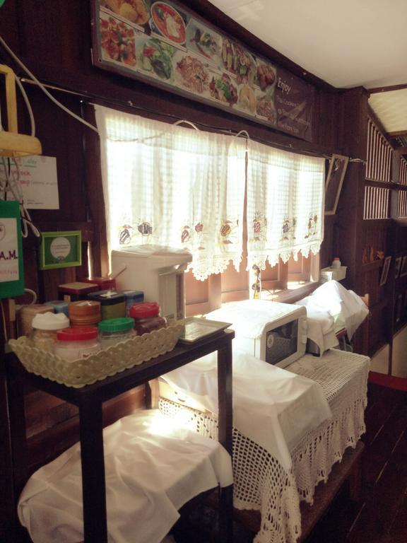 Baan Mai Guesthouse Мае Хонг Сон Екстериор снимка
