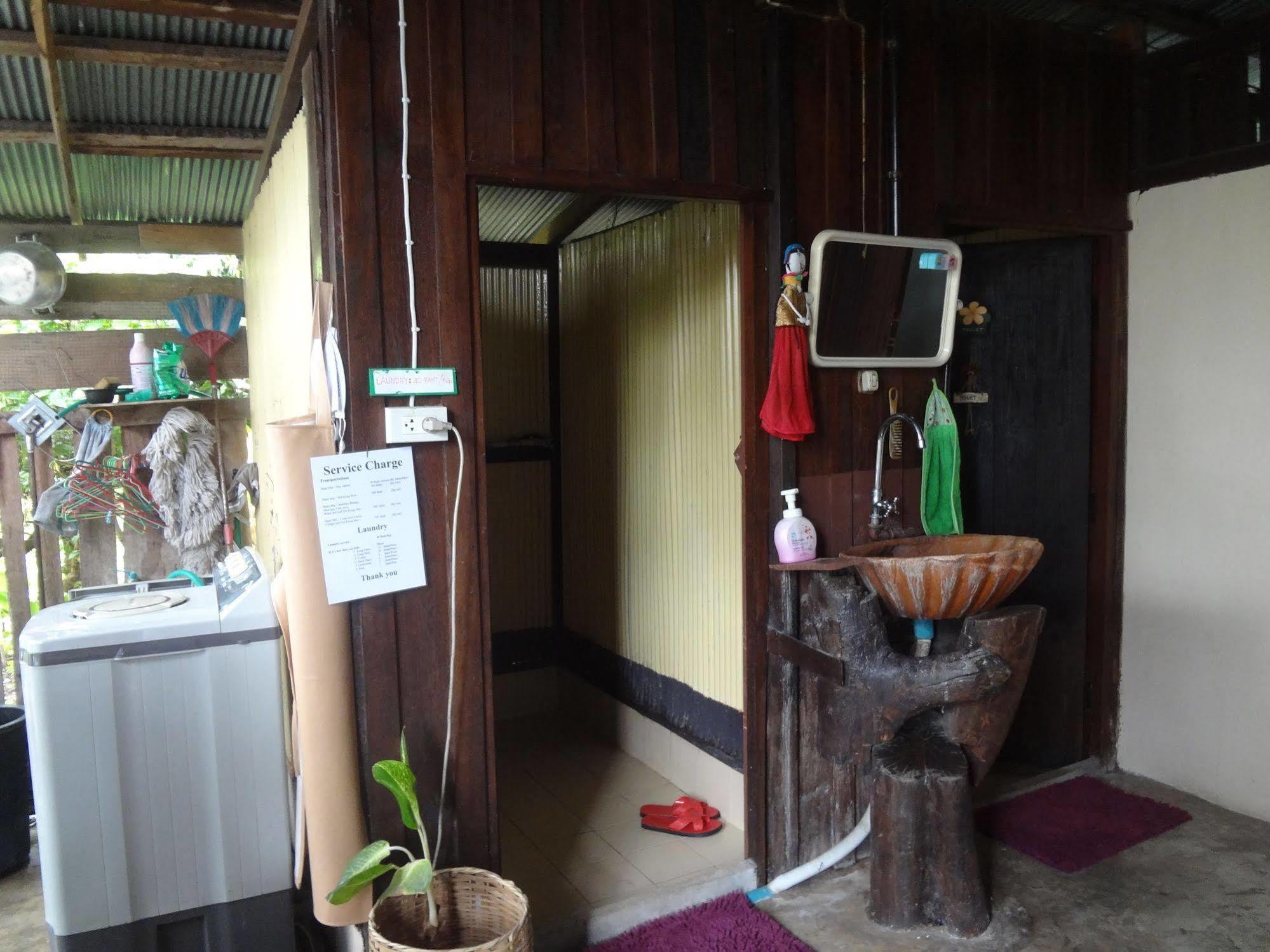 Baan Mai Guesthouse Мае Хонг Сон Екстериор снимка