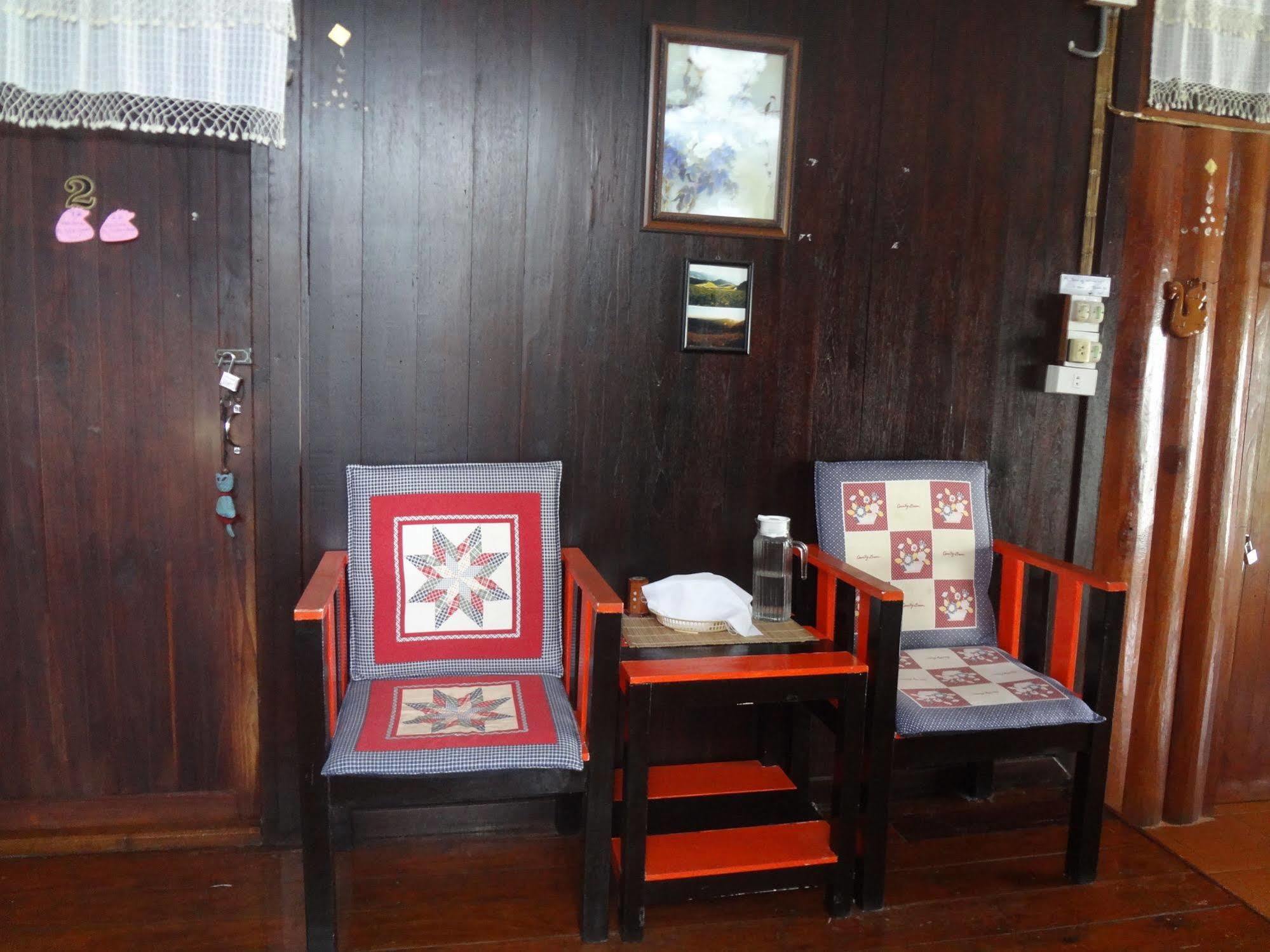 Baan Mai Guesthouse Мае Хонг Сон Екстериор снимка