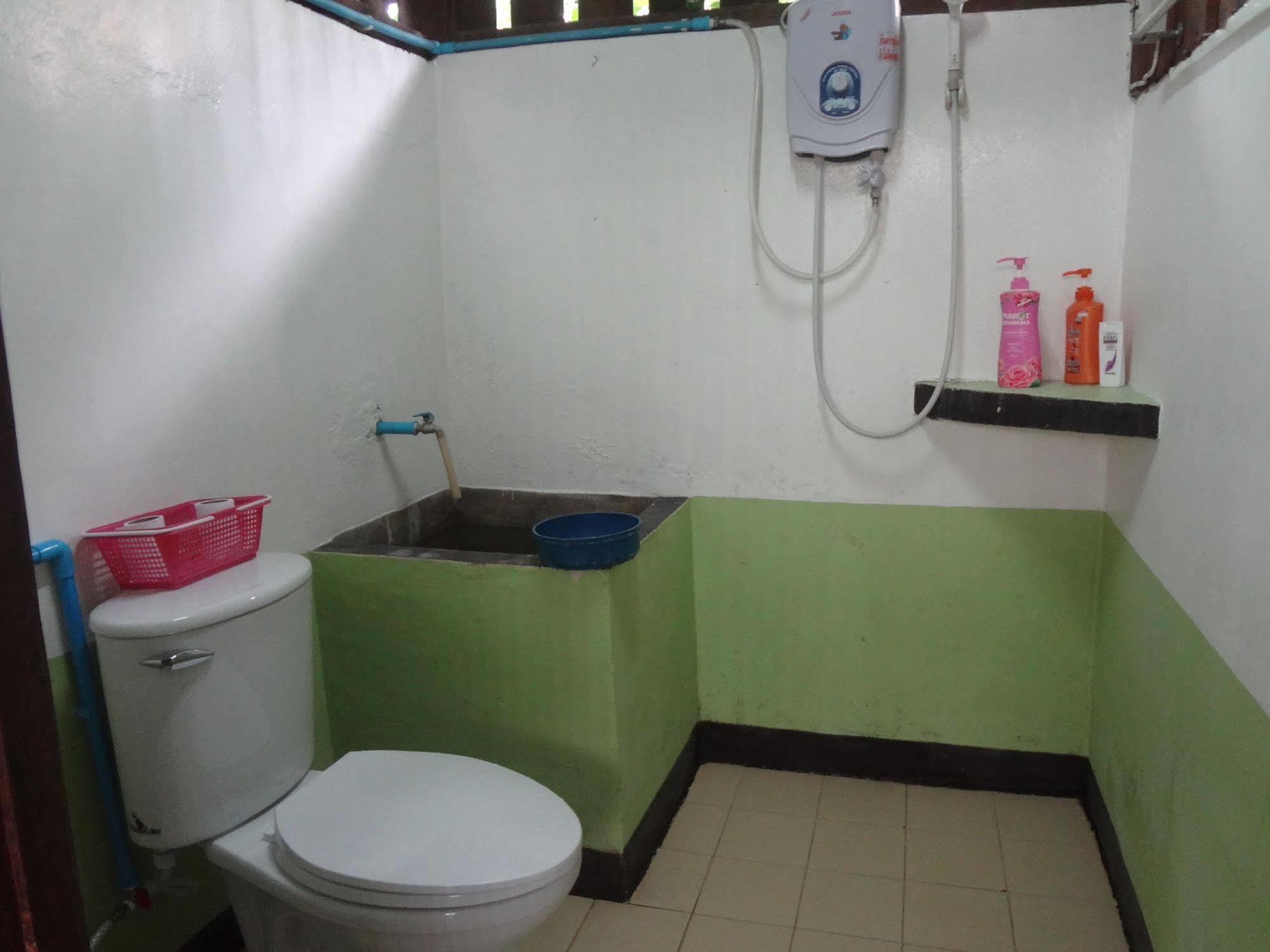 Baan Mai Guesthouse Мае Хонг Сон Екстериор снимка