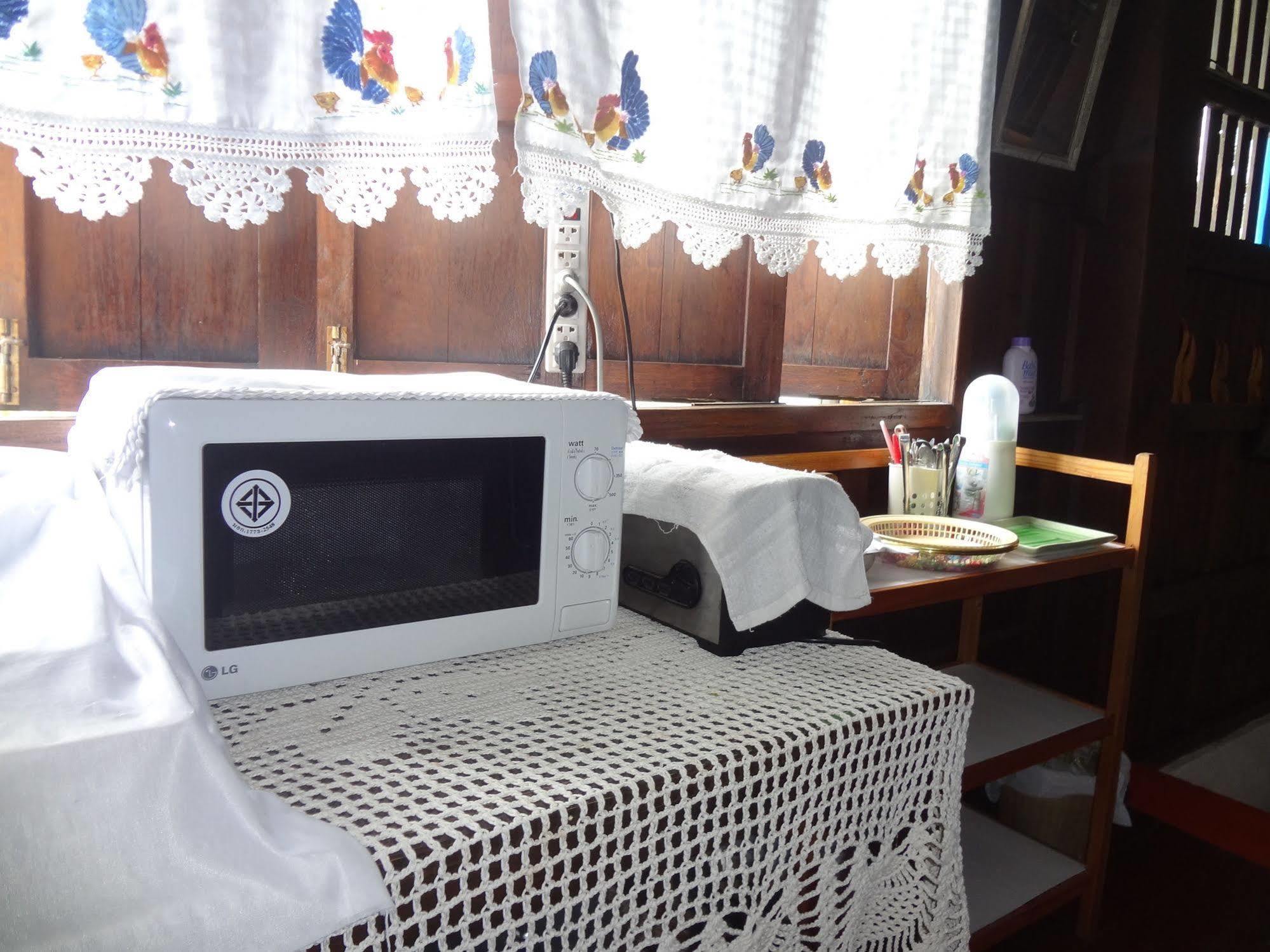 Baan Mai Guesthouse Мае Хонг Сон Екстериор снимка