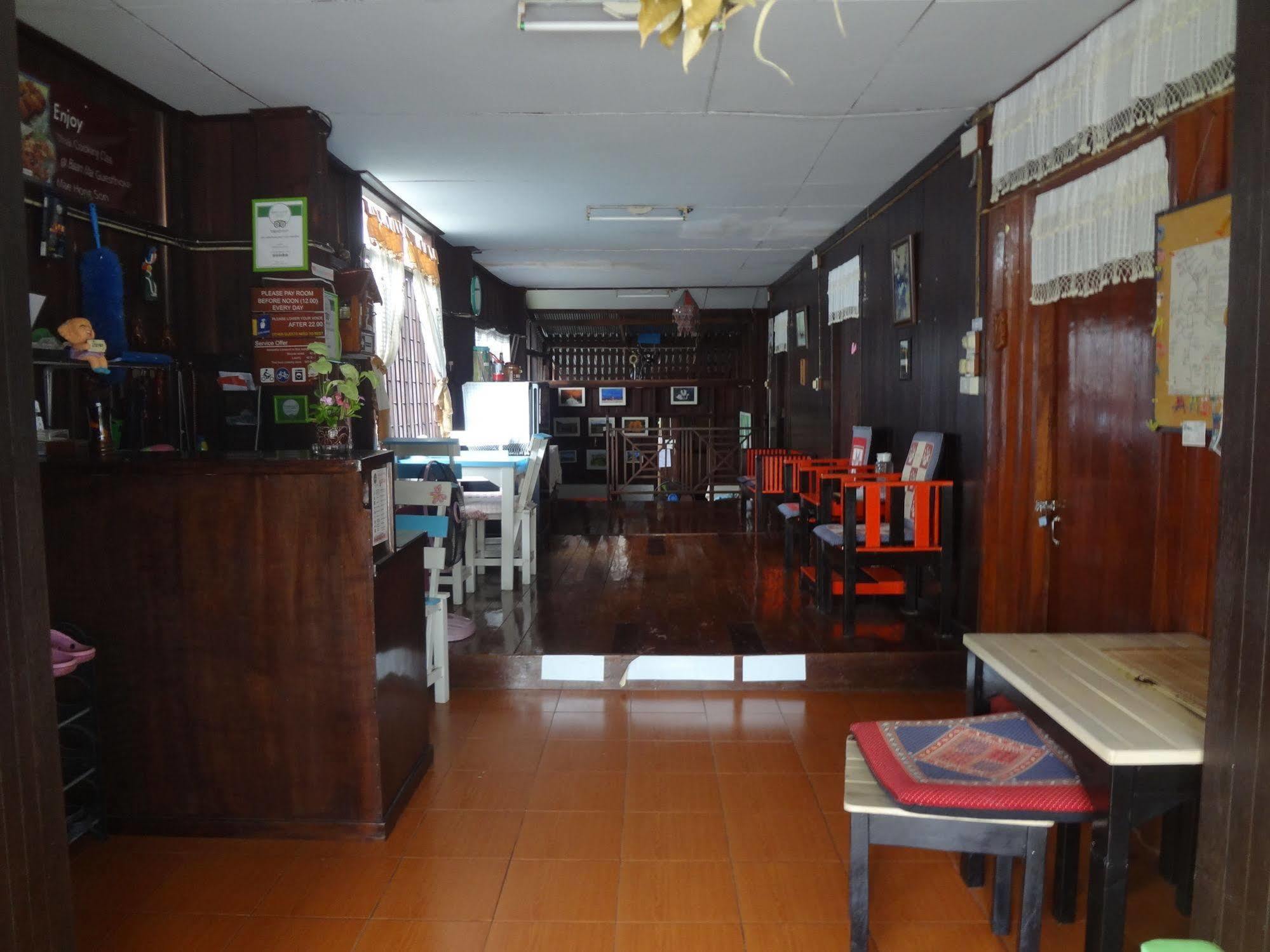 Baan Mai Guesthouse Мае Хонг Сон Екстериор снимка
